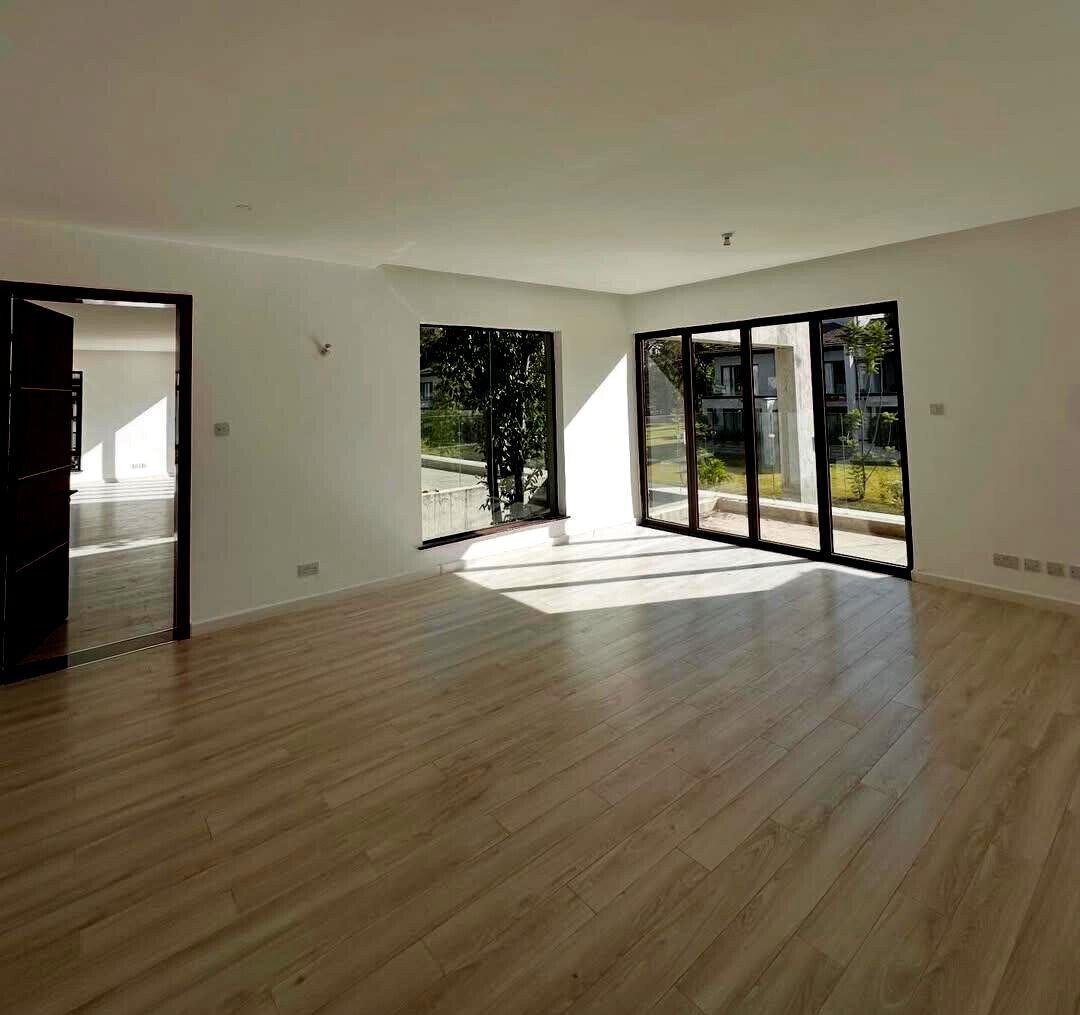 5-Ensuite Townhouse with Clubhouse & Gym on Half-Acre – Karen