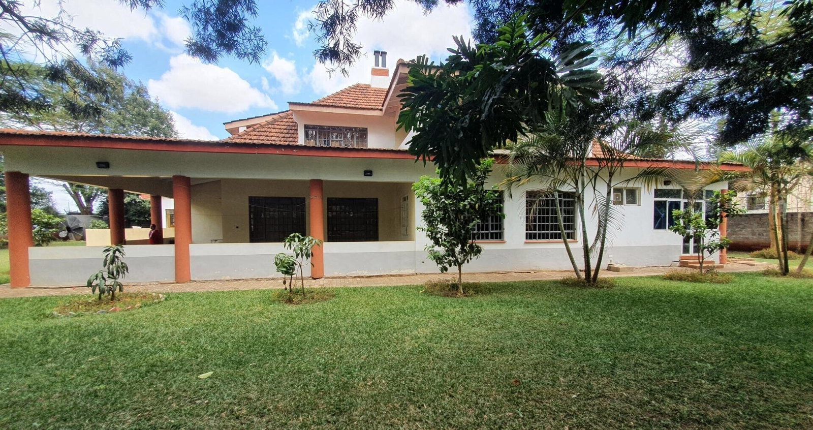 6-Ensuite Townhouse with Double-Height Living & Fireplace – Karen