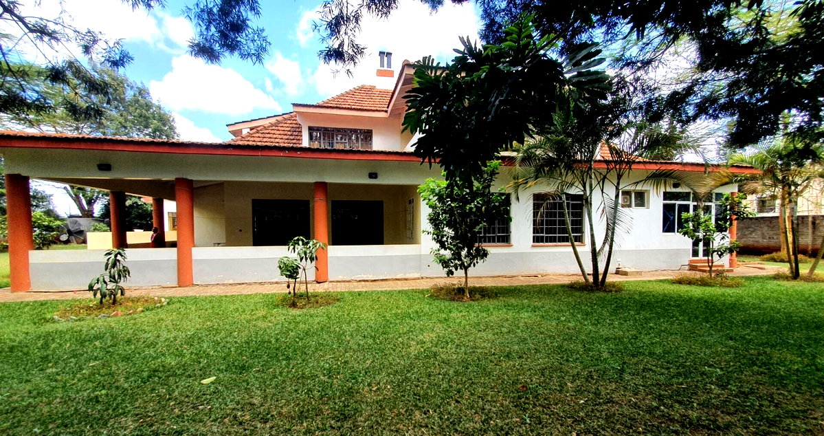 6-Ensuite Townhouse with Double-Height Living & Fireplace – Karen