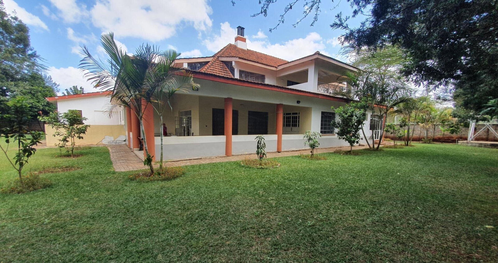 6-Ensuite Townhouse with Double-Height Living & Fireplace – Karen