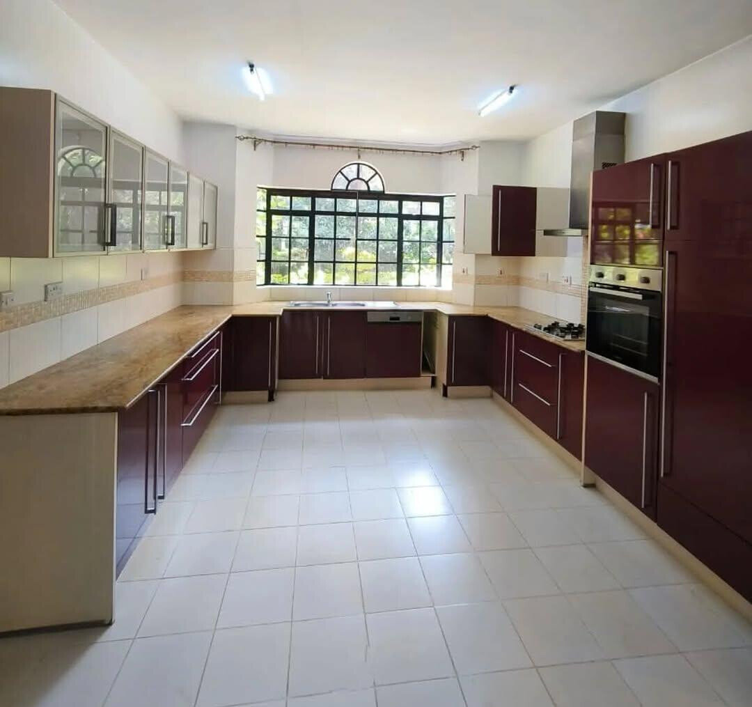 5-Ensuite Townhouse with DSQ & Generator - Lavington