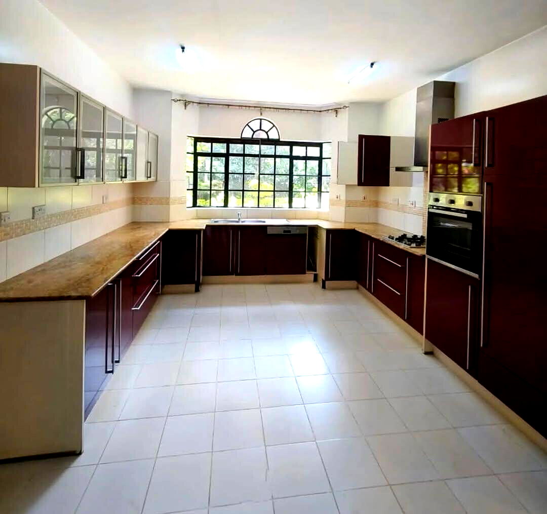 5-Ensuite Townhouse with DSQ & Generator - Lavington