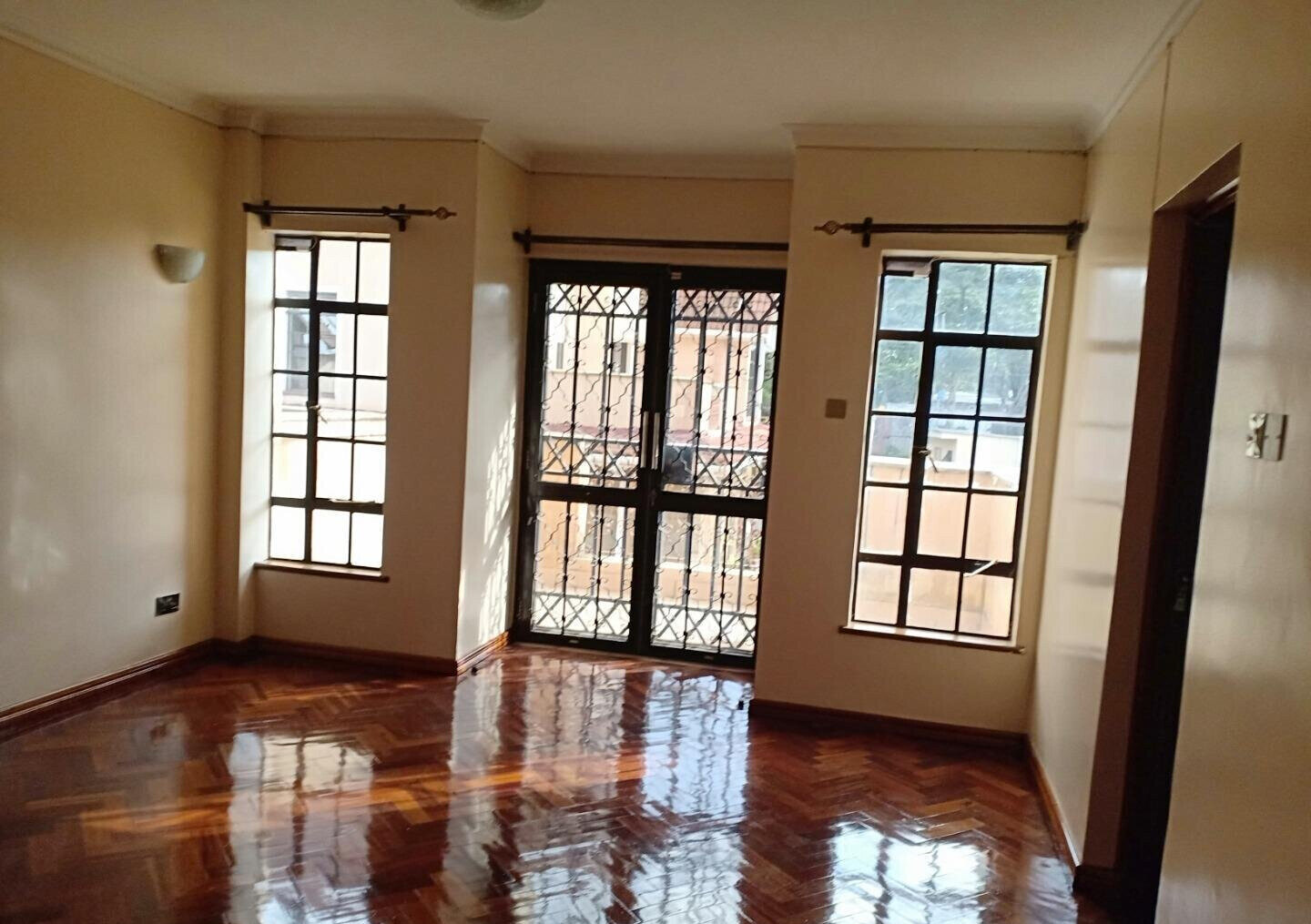 5-Bed Townhouse with Prayer Room & Mature Garden - Lavington