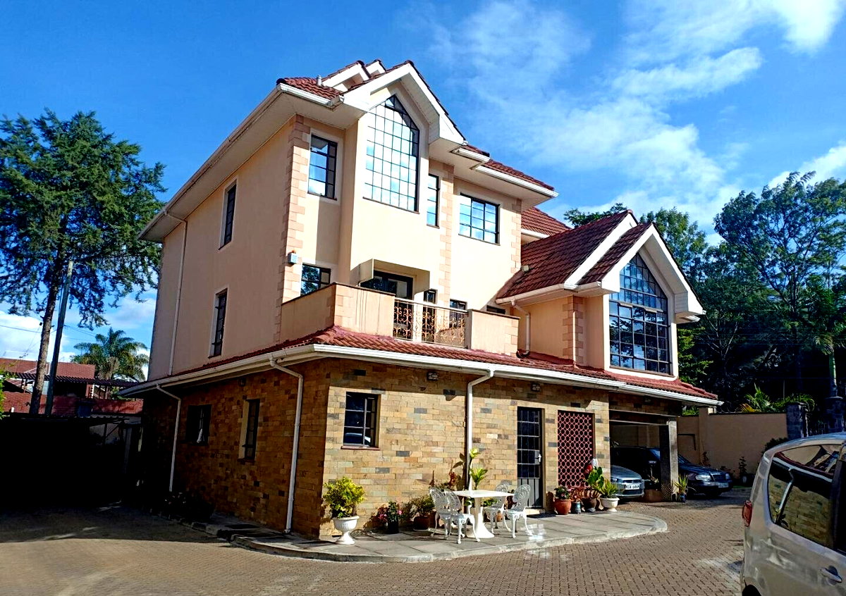 5-Bed Townhouse with Prayer Room & Mature Garden - Lavington