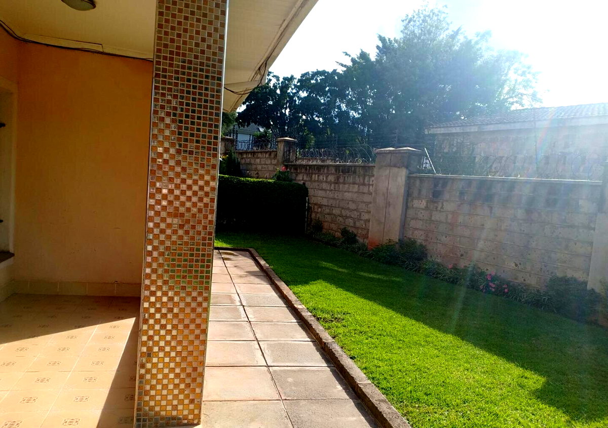 5-Bed Townhouse with Prayer Room & Mature Garden - Lavington