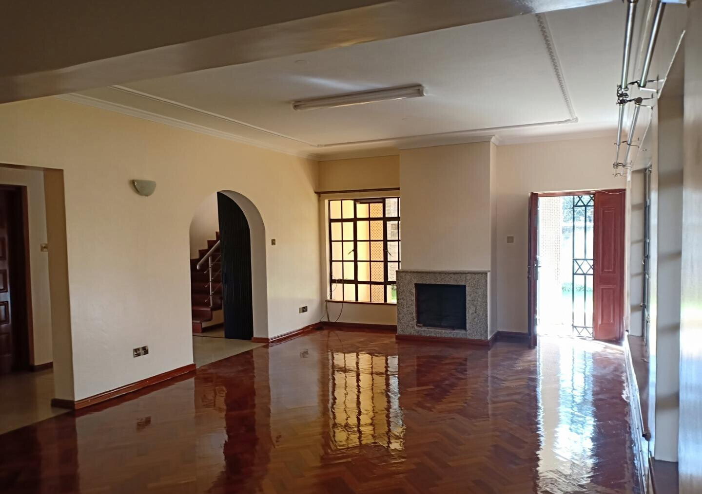 5-Bed Townhouse with Prayer Room & Mature Garden - Lavington