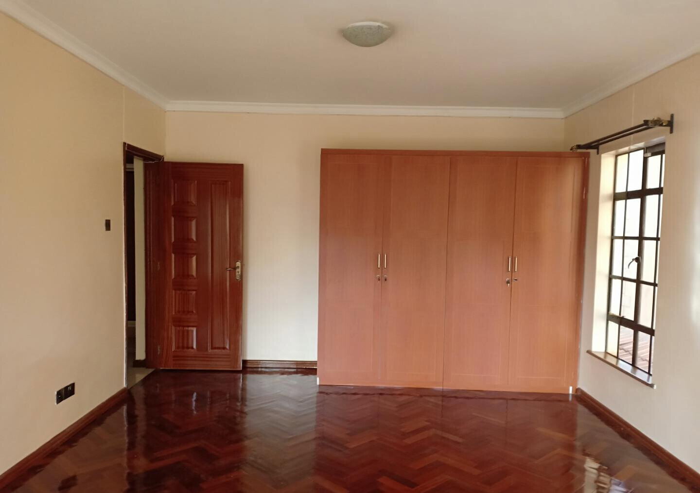 5-Bed Townhouse with Prayer Room & Mature Garden - Lavington