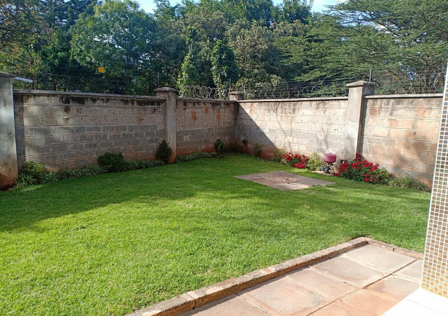 5-Bed Townhouse with Prayer Room & Mature Garden - Lavington