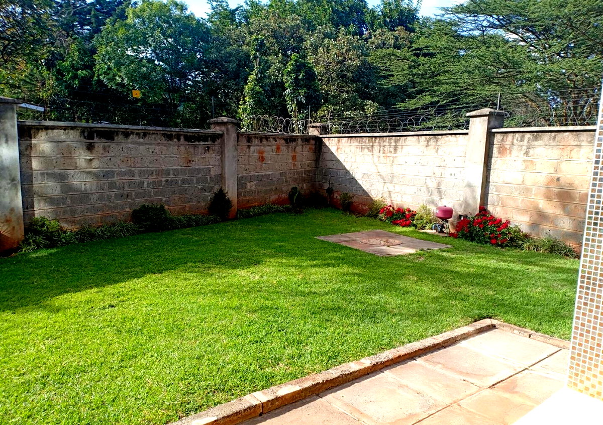 5-Bed Townhouse with Prayer Room & Mature Garden - Lavington