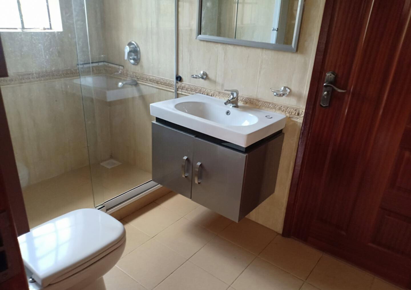 5-Bed Townhouse with Prayer Room & Mature Garden - Lavington
