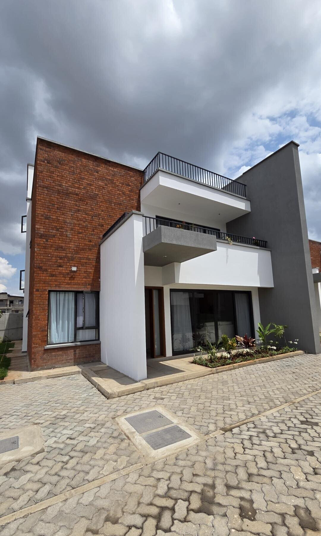 4BR All-Ensuite Duplex with Clubhouse & Pool – Langata Links