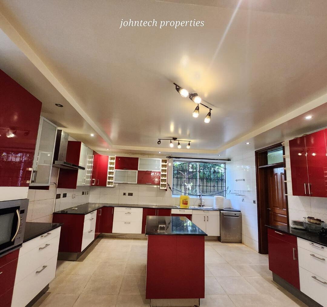 5-Ensuite Townhouse with Gym, Sauna & Shared Pool – Karen