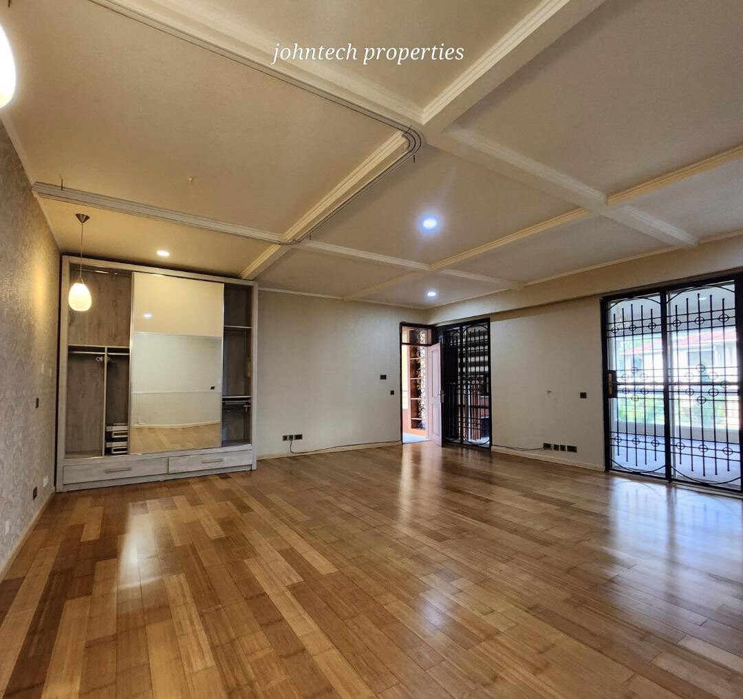 5-Ensuite Townhouse with Gym, Sauna & Shared Pool – Karen