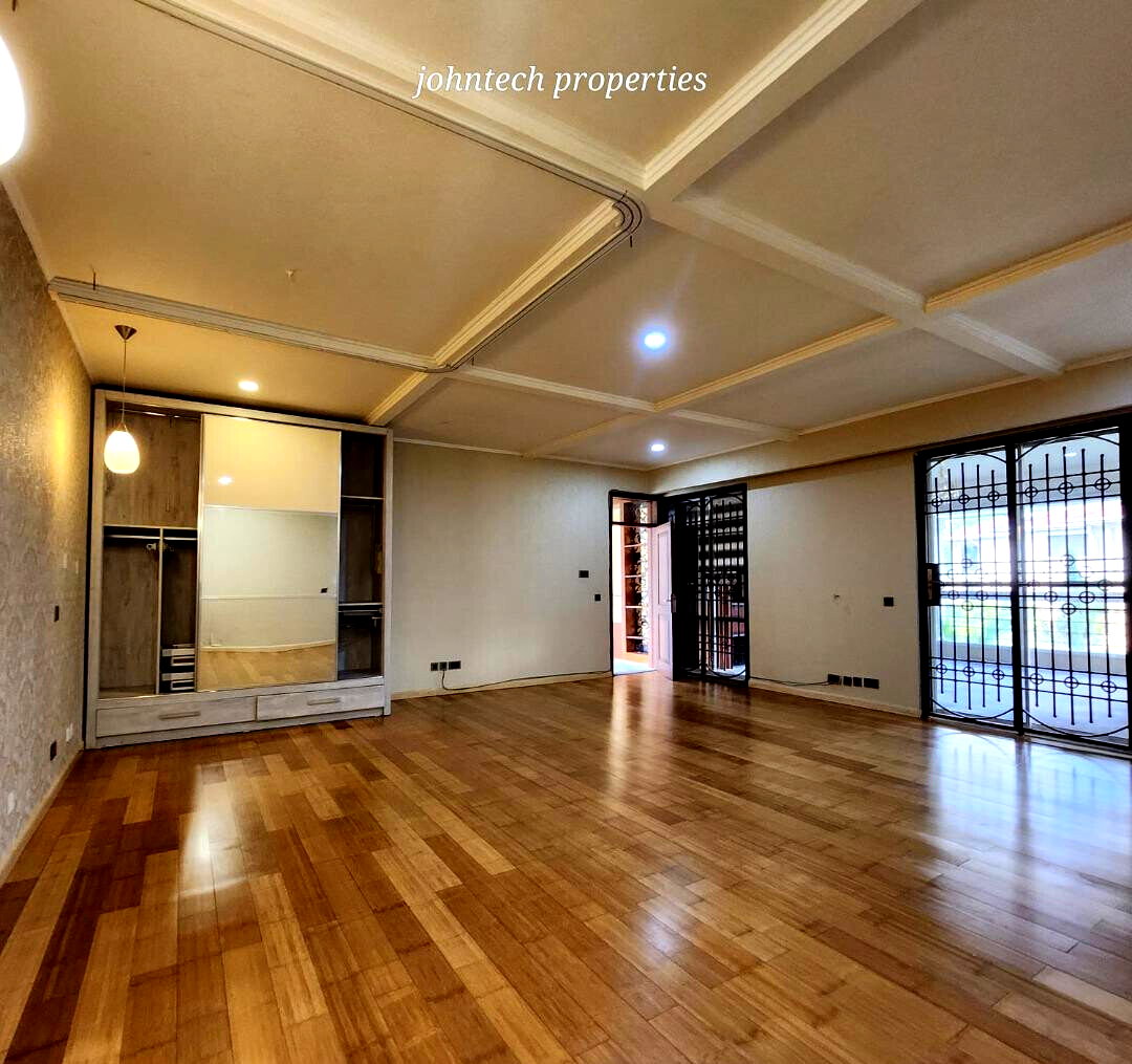 5-Ensuite Townhouse with Gym, Sauna & Shared Pool – Karen