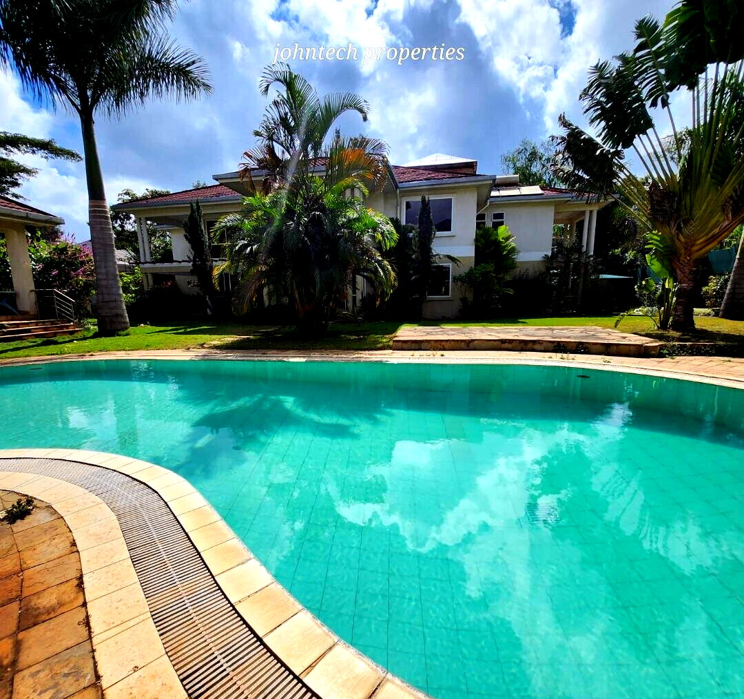 5-Ensuite Townhouse with Gym, Sauna & Shared Pool – Karen