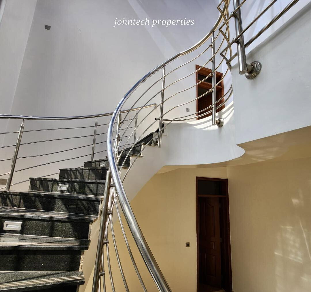 5-Ensuite Townhouse with Gym, Sauna & Shared Pool – Karen