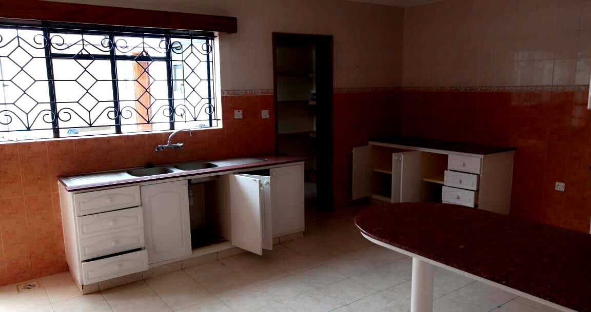 4-Ensuite Townhouse with Fireplace & Private Garden - Spring Valley