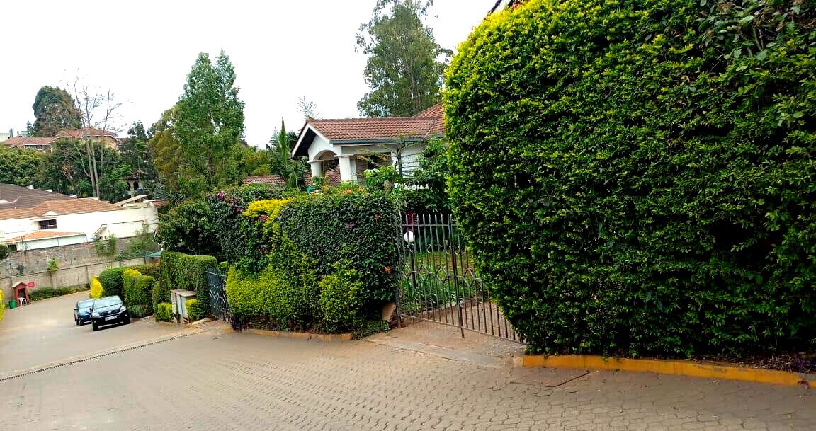 4-Ensuite Townhouse with Fireplace & Private Garden - Spring Valley