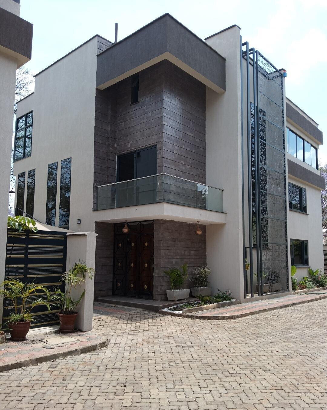 5-Ensuite Townhouse with Generator & Mature Garden - Lavington
