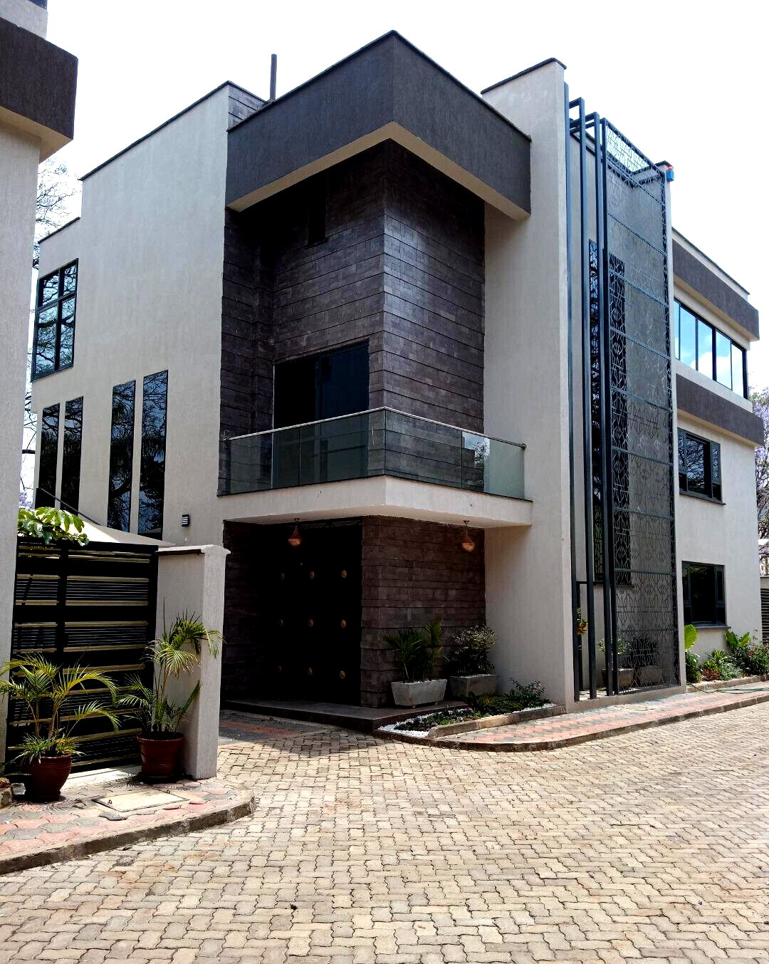 5-Ensuite Townhouse with Generator & Mature Garden - Lavington