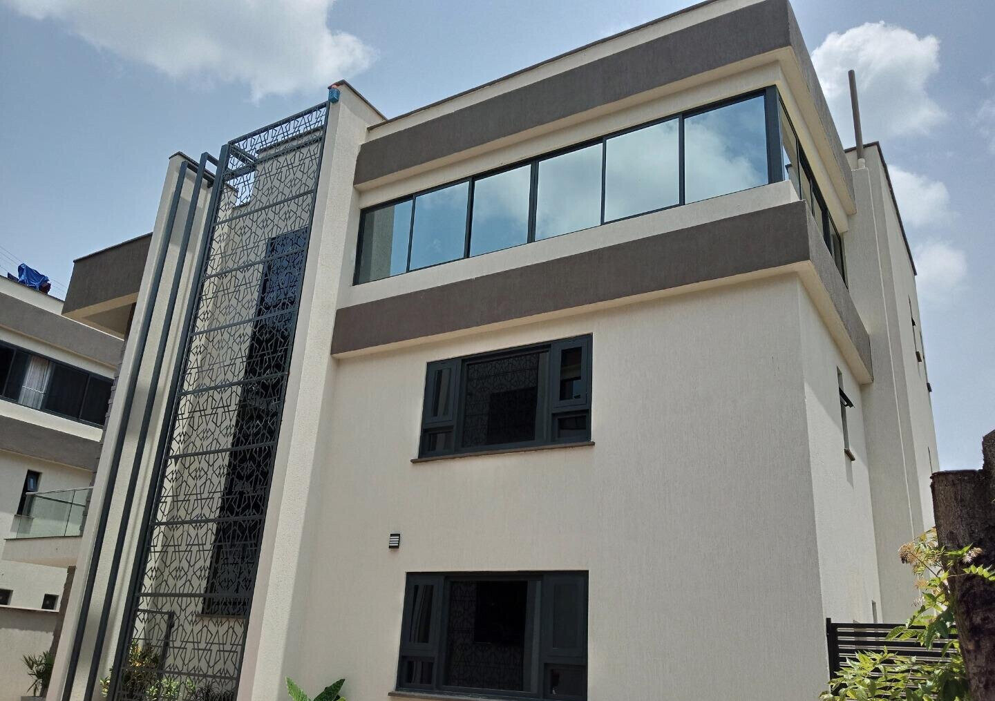 5-Ensuite Townhouse with Generator & Mature Garden - Lavington
