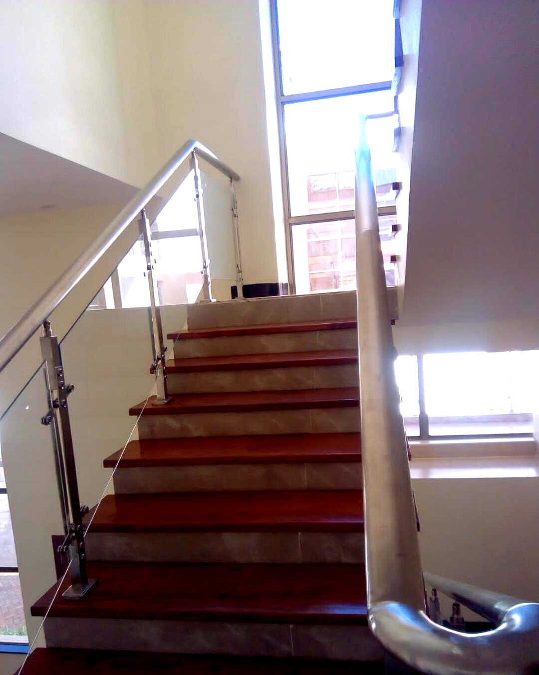 5-Ensuite Townhouse with Cooker & Oven, Private Garden - Lavington