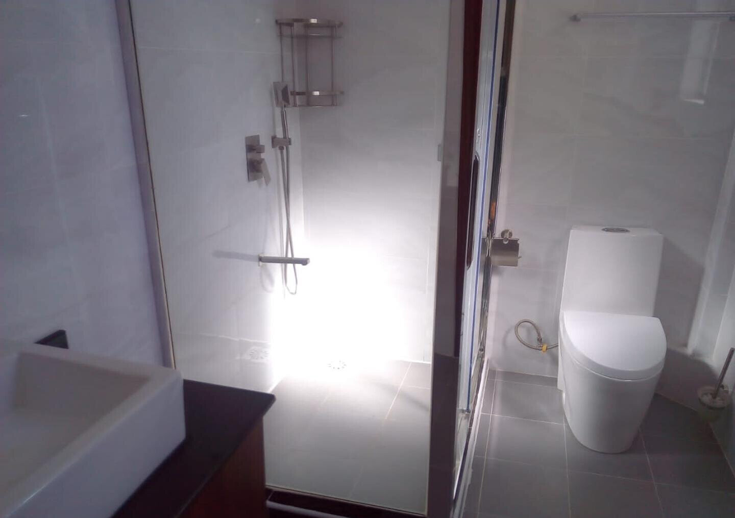 5-Ensuite Townhouse with Cooker & Oven, Private Garden - Lavington