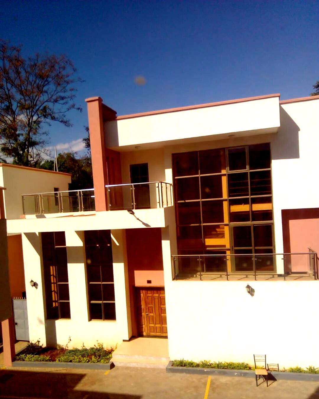 5-Ensuite Townhouse with Cooker & Oven, Private Garden - Lavington