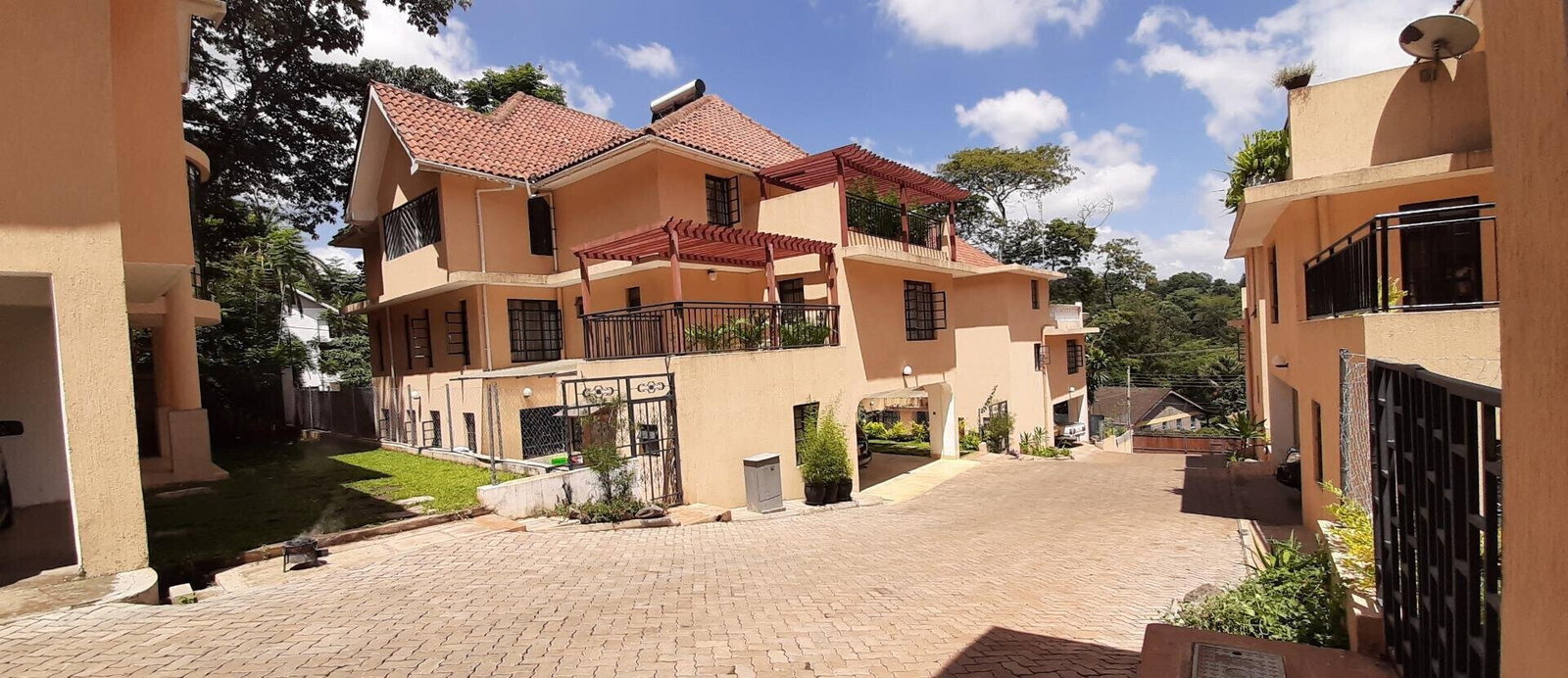 Brand New 5BR All-Ensuite Townhouse with Fireplace & Study – Kyuna