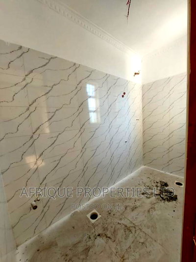 5bdrm Mansion in Membley for sale - Image 10