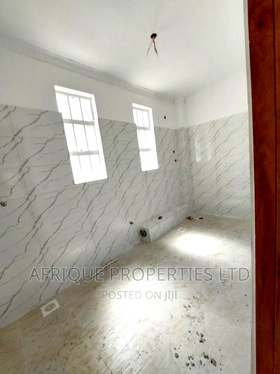 5bdrm Mansion in Membley for sale - Image 5