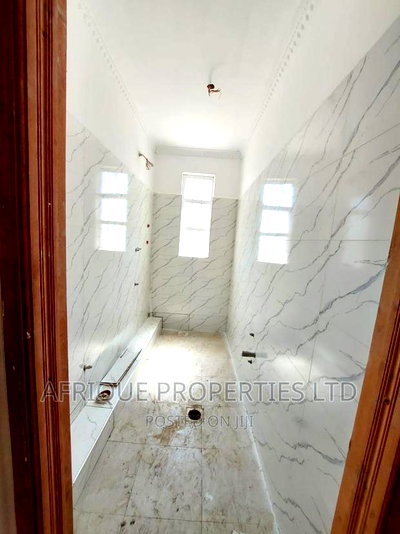 5bdrm Mansion in Membley for sale - Image 11