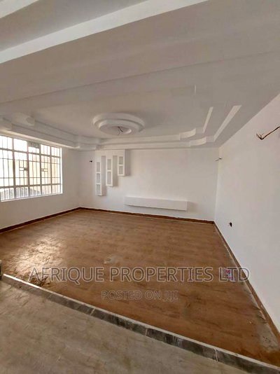 5bdrm Mansion in Membley for sale - Image 1