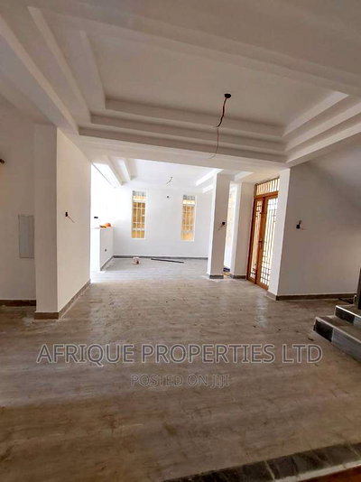 5bdrm Mansion in Membley for sale - Image 13