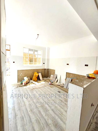 5bdrm Mansion in Membley for sale - Image 2