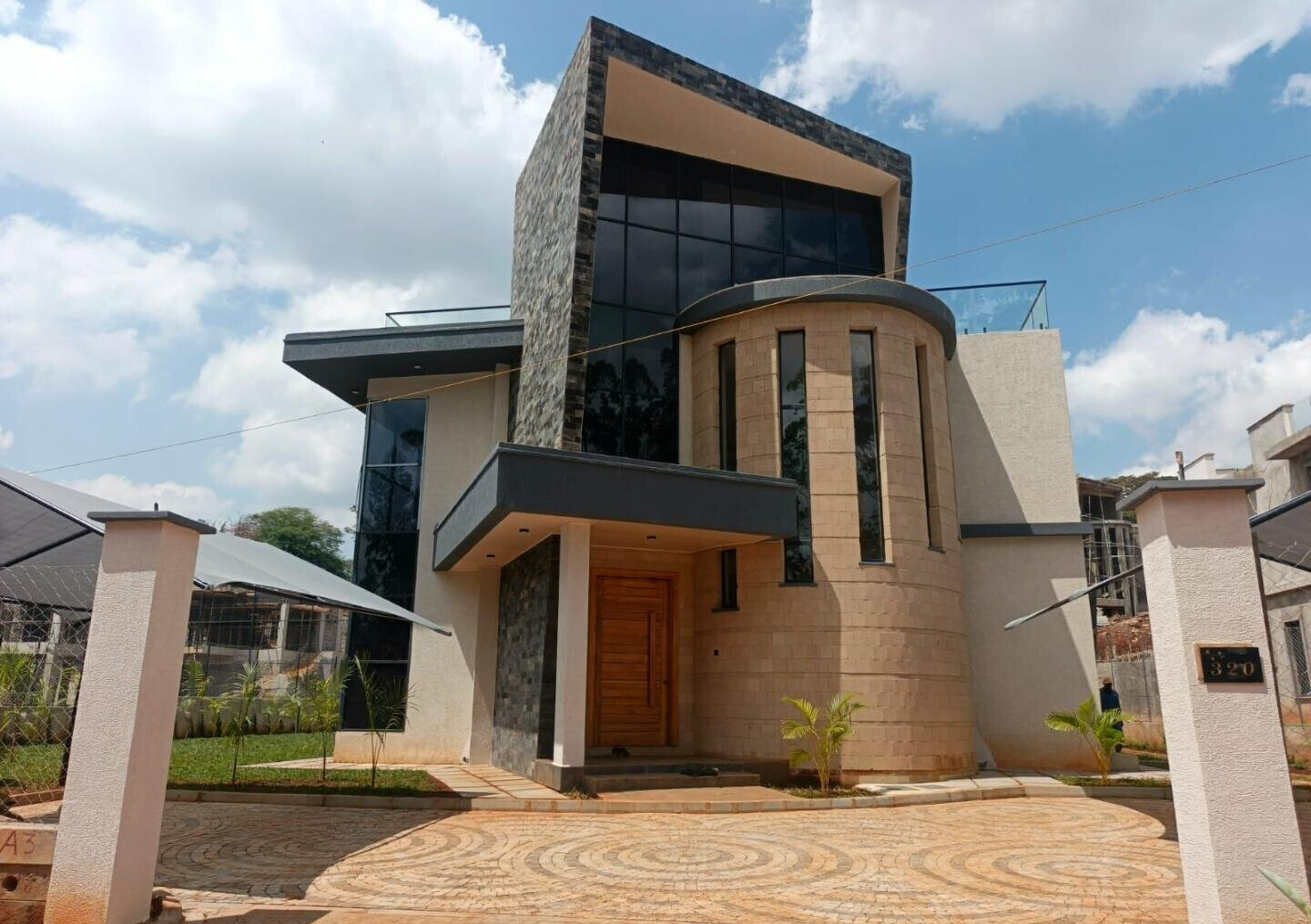 Half-Acre Villa with Heated Pools & Gym - Loresho