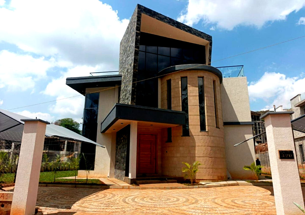 Half-Acre Villa with Heated Pools & Gym - Loresho