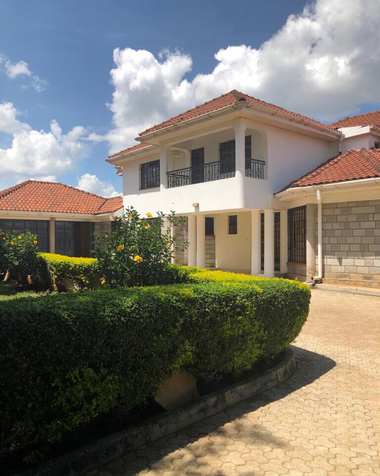5-Ensuite Townhouse on Half-Acre with Office & DSQ – Karen