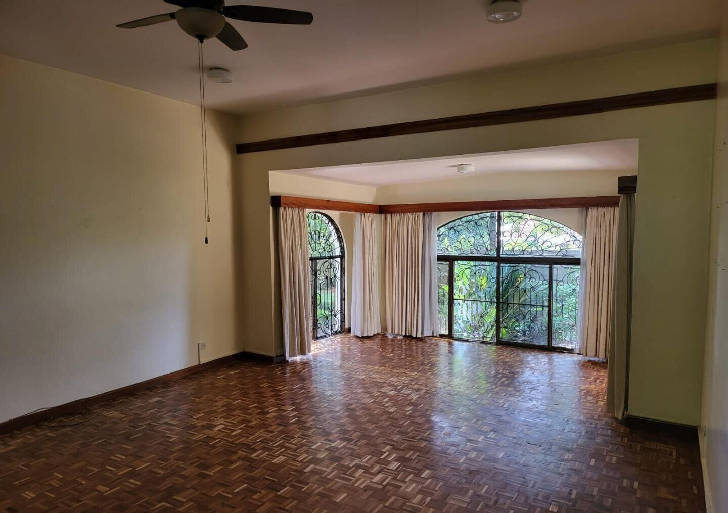 Elegant 5BR Home - Nyari
