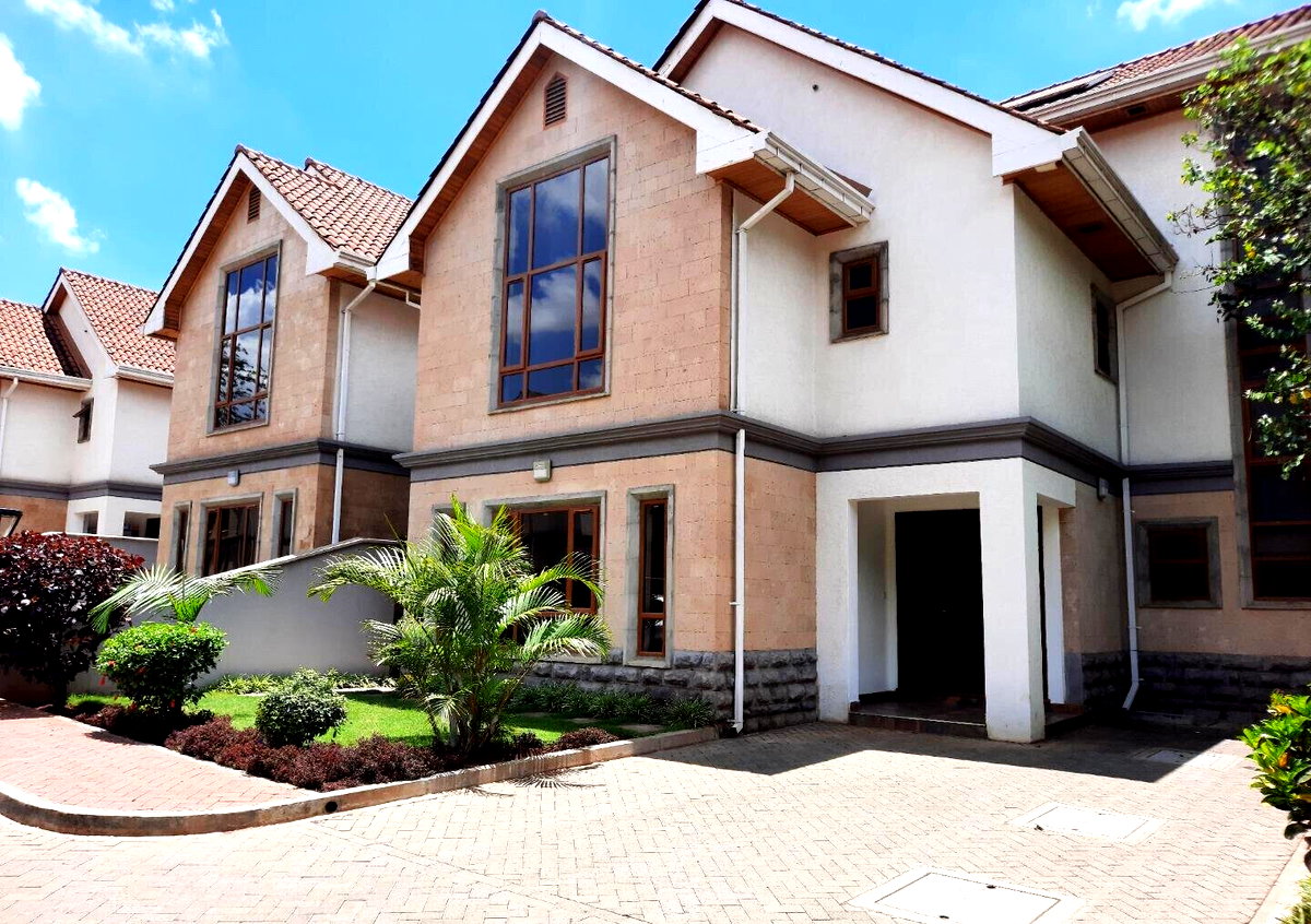 5BR All-Ensuite Townhouse with Flowered Garden & Borehole - Lavington