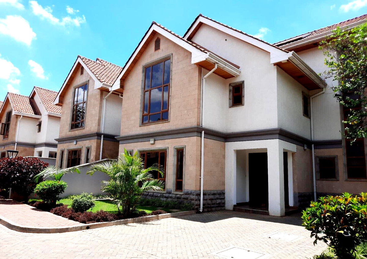5BR All-Ensuite Townhouse with Flowered Garden & Borehole - Lavington