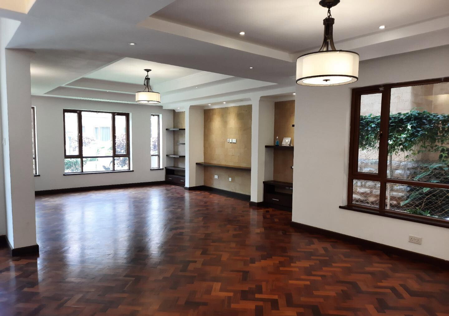 5BR All-Ensuite Townhouse with Flowered Garden & Borehole - Lavington