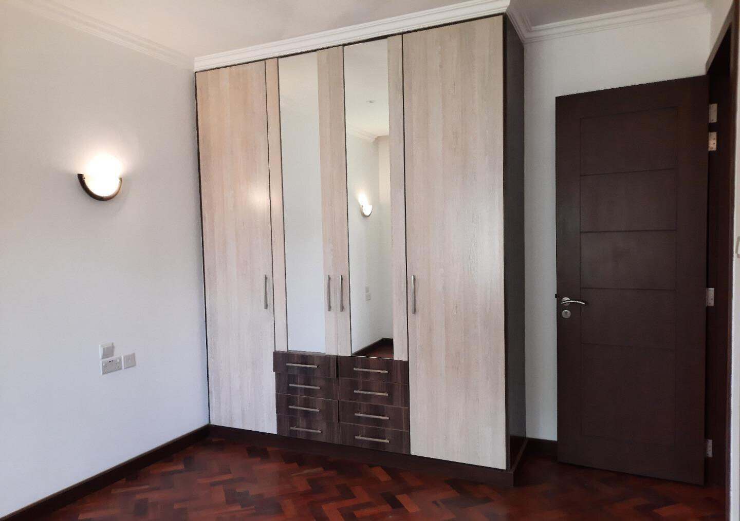 5BR All-Ensuite Townhouse with Flowered Garden & Borehole - Lavington