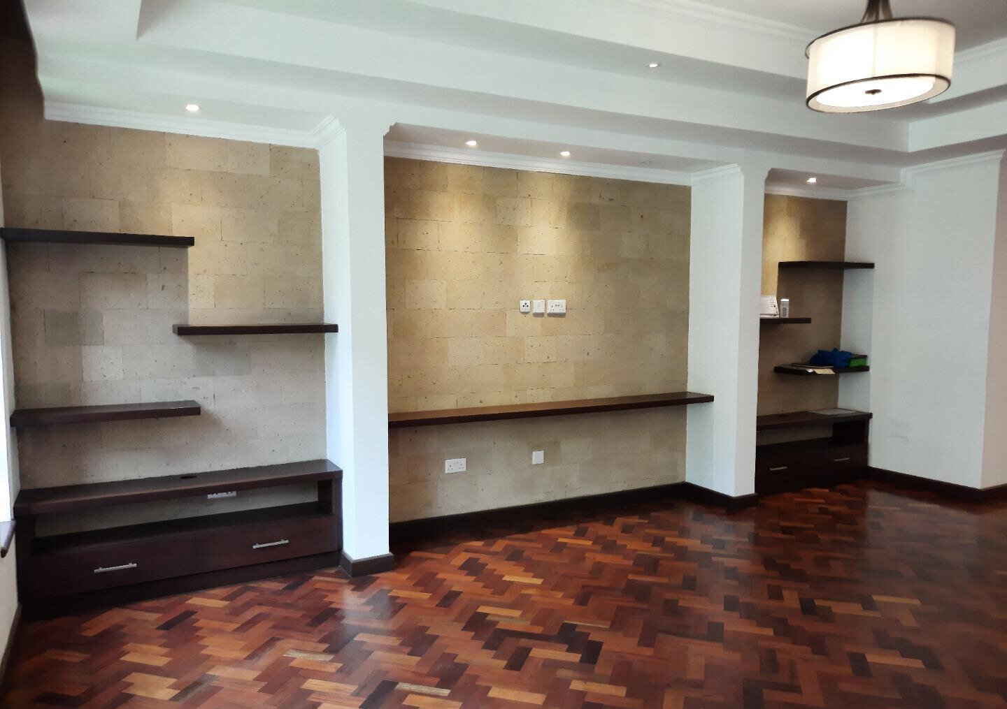 5BR All-Ensuite Townhouse with Flowered Garden & Borehole - Lavington