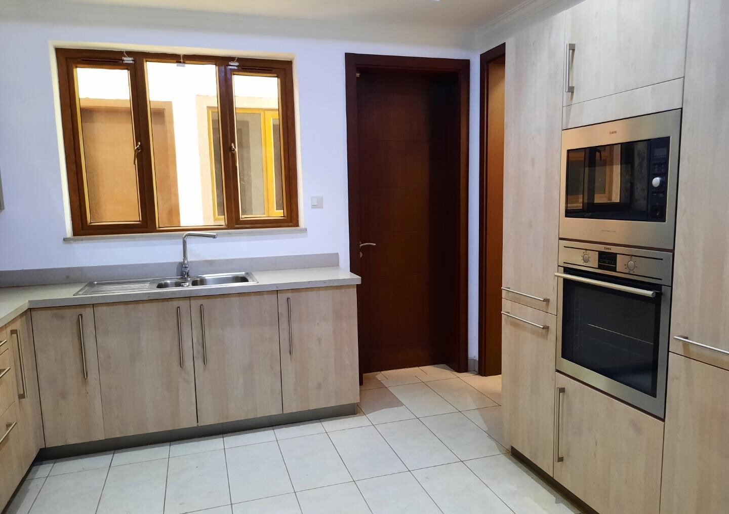 5BR All-Ensuite Townhouse with Flowered Garden & Borehole - Lavington