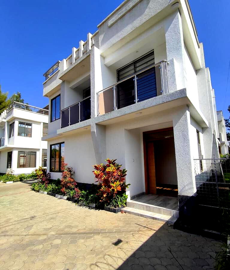 4BR All-Ensuite Townhouse with Rooftop Terrace - Nazarene, Rongai