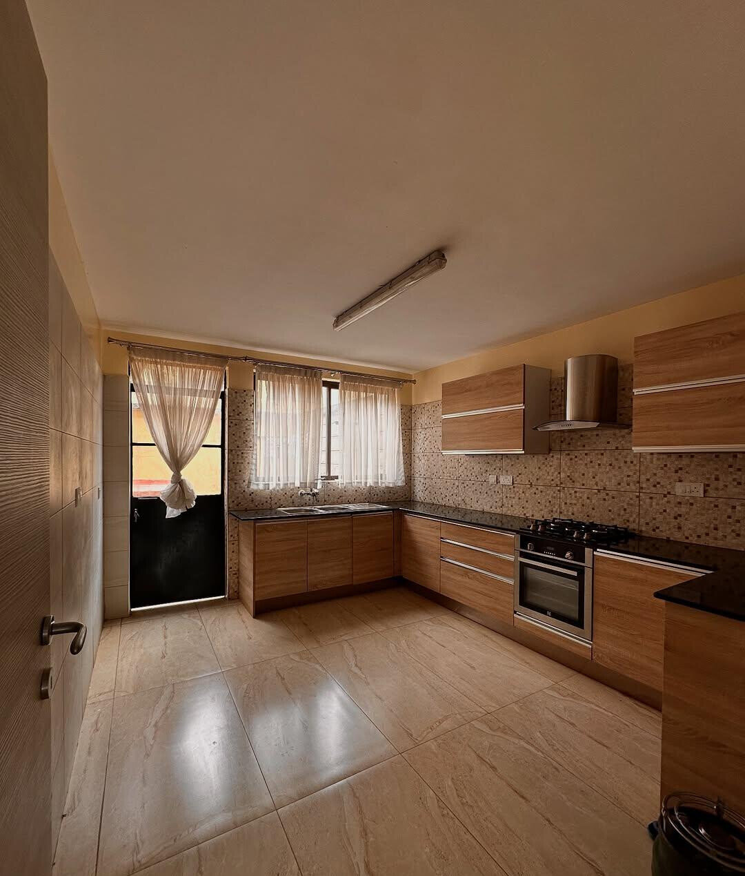 4BR Townhouse with Fitted Kitchen & En-Suite Master - Syokimau