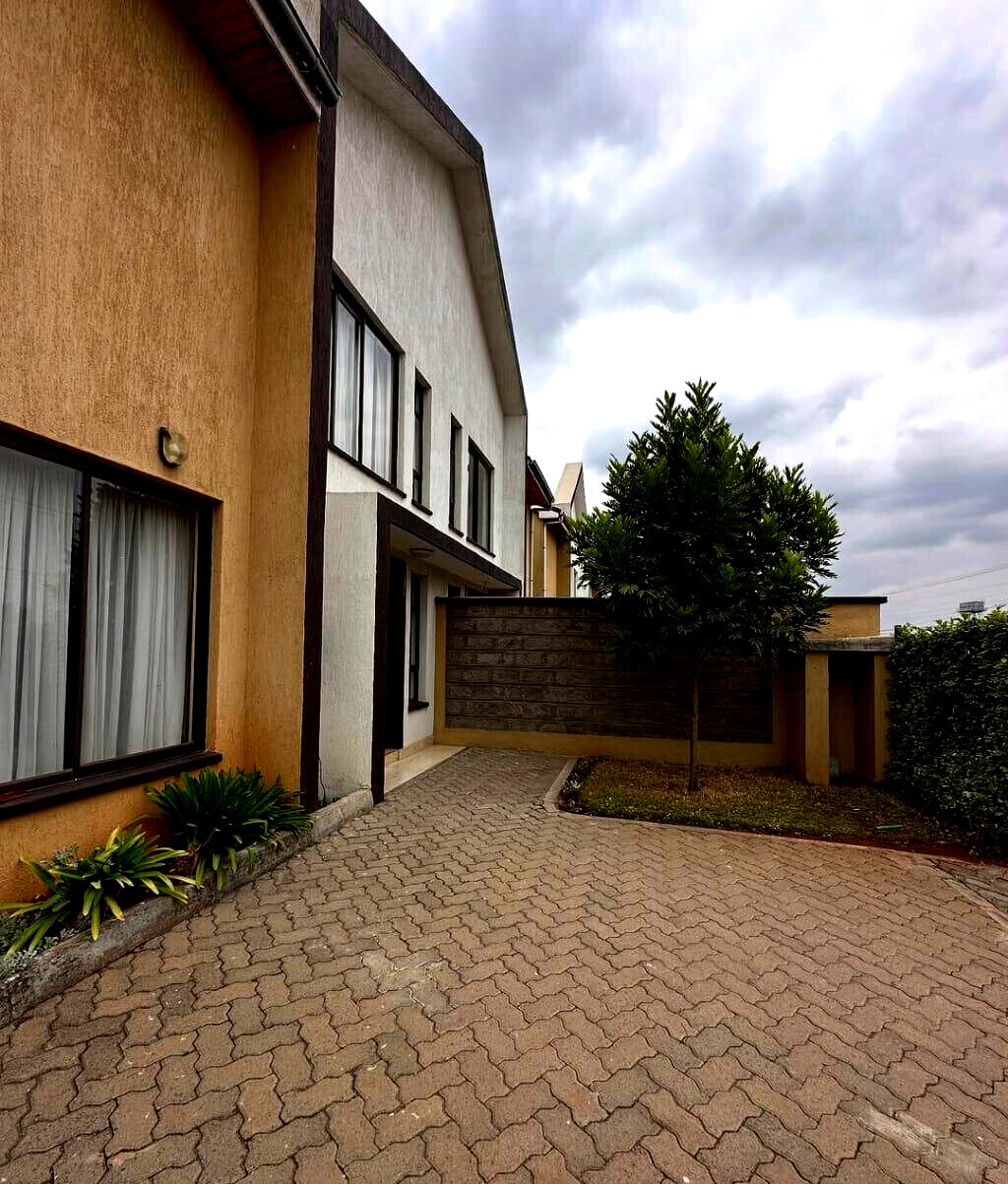 4BR Townhouse with Fitted Kitchen & En-Suite Master - Syokimau