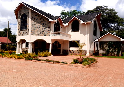 5-Ensuite Townhouse with Fireplace & DSQ - Lower Kabete
