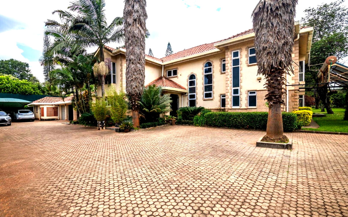 5 En-Suite Townhouse with Wooden Floors & Updated Kitchen - Kitisuru